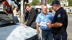REACŢIA şoferilor şi poliţiştilor la faptul că maşinile parcate în locuri interzise ar putea fi evacuate forţat (VIDEO)