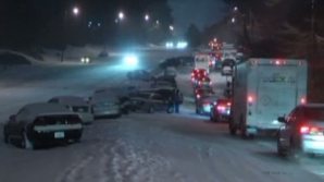 Ninsorile puternice paralizează estul Statelor Unite. Sute de şcoli şi magazine au fost închise