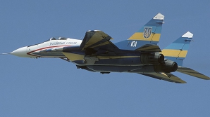 Presa din Ucraina: Un avion de vânătoare zboară deasupra bazei militare ruseşti unde s-ar afla Ianukovici