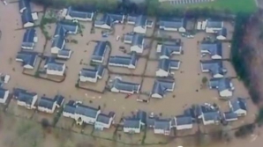 Următoarele 24 de ore sunt cruciale pentru Marea Britanie, mai multe râuri ar putea să iasă din matcă