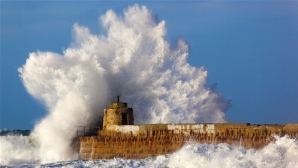 Regatul Unit, răvăşit de intemperii. Oceanul Atlantic arată de ce e în stare  