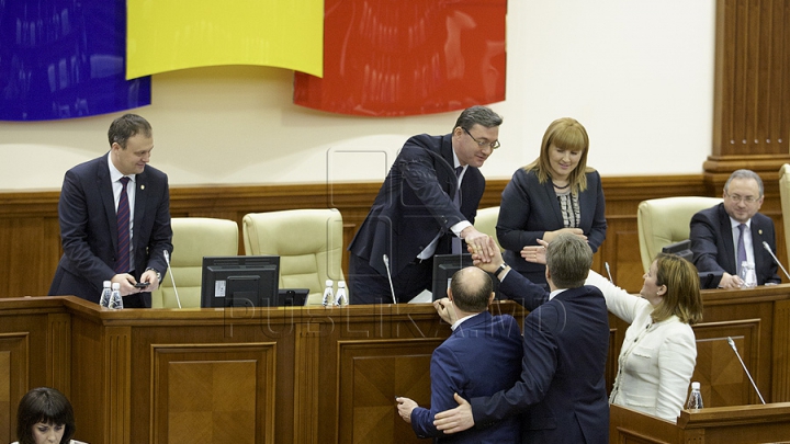 Prima şedinţă din acest an a Parlamentului, în 50 de FOTOGRAFII. Aşa au muncit deputaţii în sediul renovat