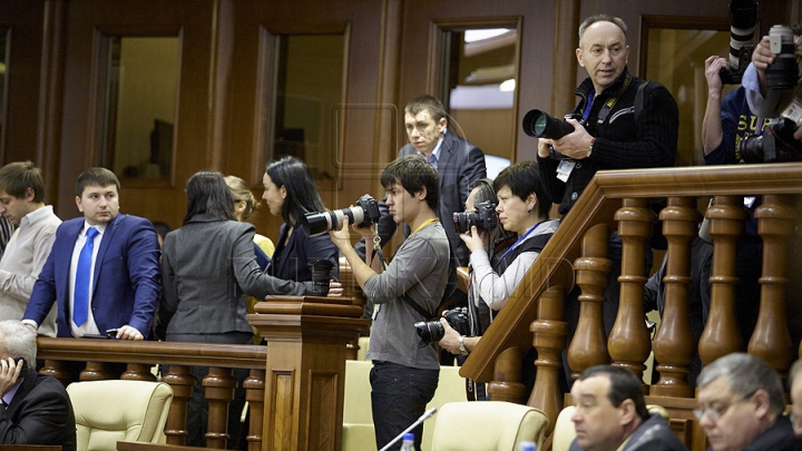 Prima şedinţă din acest an a Parlamentului, în 50 de FOTOGRAFII. Aşa au muncit deputaţii în sediul renovat