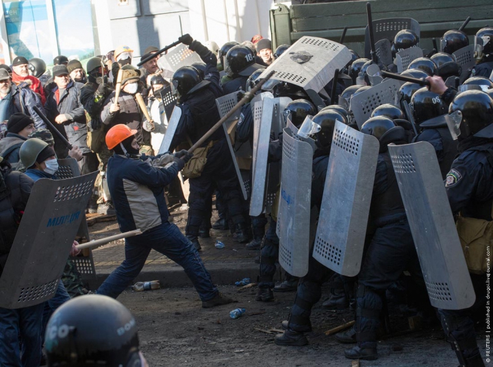 SÂNGE şi FOC pe străzile Kievului! Ucraina trăieşte cele mai NEGRE şi VIOLENTE zile din istoria sa recentă (GALERIE FOTO)