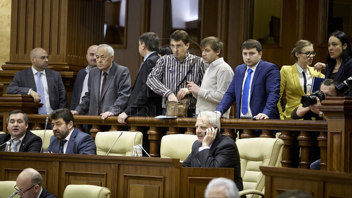 Prima şedinţă din acest an a Parlamentului, în 50 de FOTOGRAFII. Aşa au muncit deputaţii în sediul renovat