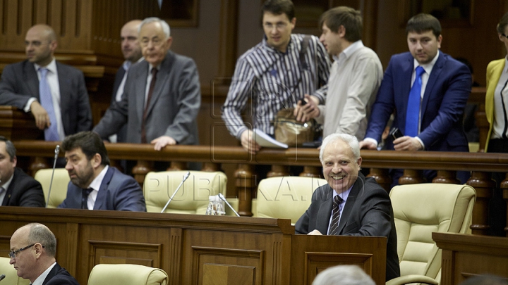 Prima şedinţă din acest an a Parlamentului, în 50 de FOTOGRAFII. Aşa au muncit deputaţii în sediul renovat