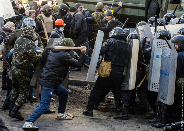 SÂNGE şi FOC pe străzile Kievului! Ucraina trăieşte cele mai NEGRE şi VIOLENTE zile din istoria sa recentă (GALERIE FOTO)