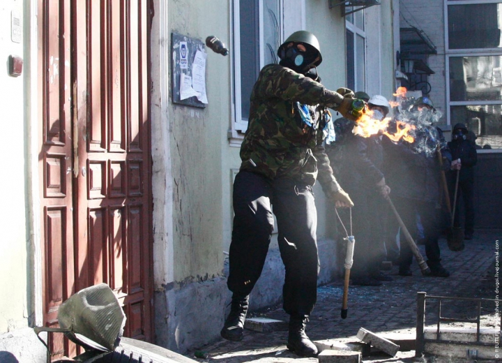 SÂNGE şi FOC pe străzile Kievului! Ucraina trăieşte cele mai NEGRE şi VIOLENTE zile din istoria sa recentă (GALERIE FOTO)