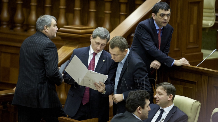 Prima şedinţă din acest an a Parlamentului, în 50 de FOTOGRAFII. Aşa au muncit deputaţii în sediul renovat