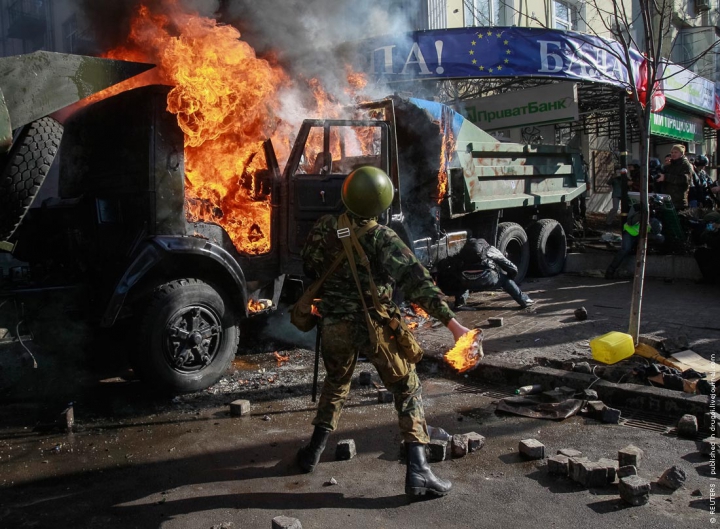 SÂNGE şi FOC pe străzile Kievului! Ucraina trăieşte cele mai NEGRE şi VIOLENTE zile din istoria sa recentă (GALERIE FOTO)