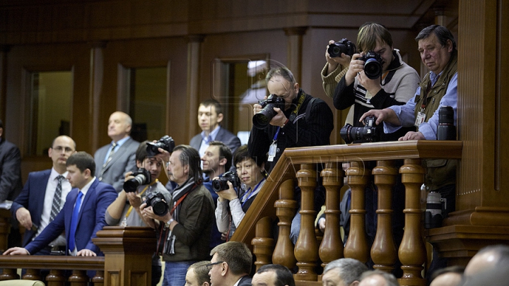 Prima şedinţă din acest an a Parlamentului, în 50 de FOTOGRAFII. Aşa au muncit deputaţii în sediul renovat