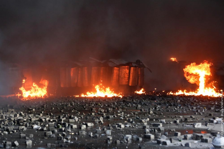 SÂNGE şi FOC pe străzile Kievului! Ucraina trăieşte cele mai NEGRE şi VIOLENTE zile din istoria sa recentă (GALERIE FOTO)