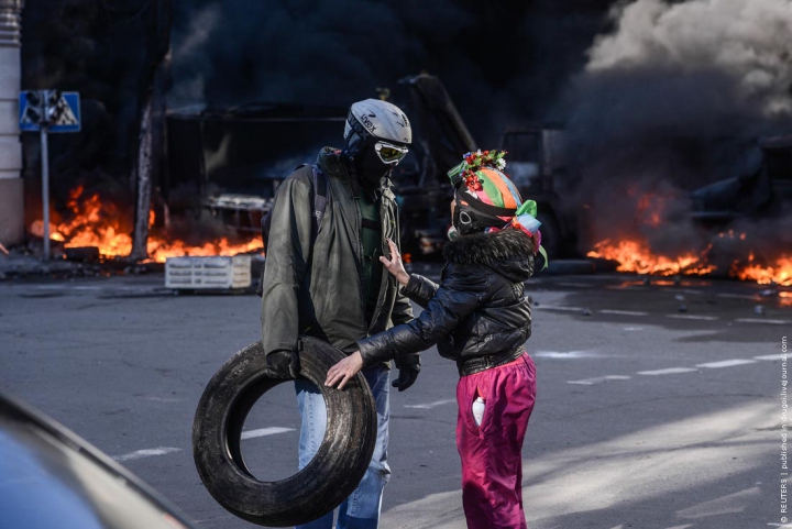 SÂNGE şi FOC pe străzile Kievului! Ucraina trăieşte cele mai NEGRE şi VIOLENTE zile din istoria sa recentă (GALERIE FOTO)