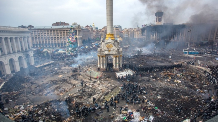 Câţiva manifestanţi din Maidan au început să îşi strângă corturile de bunăvoie (FOTO)