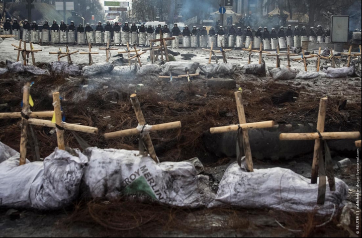 Kievul "POST-APOCALIPTIC": În timp ce manifestanţii continuă rezistenţa, BERCUT-ul le cere să meargă la lucru (FOTO)