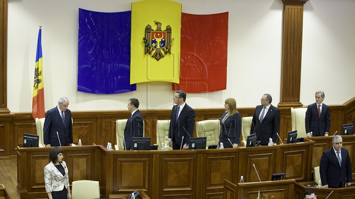 Prima şedinţă din acest an a Parlamentului, în 50 de FOTOGRAFII. Aşa au muncit deputaţii în sediul renovat