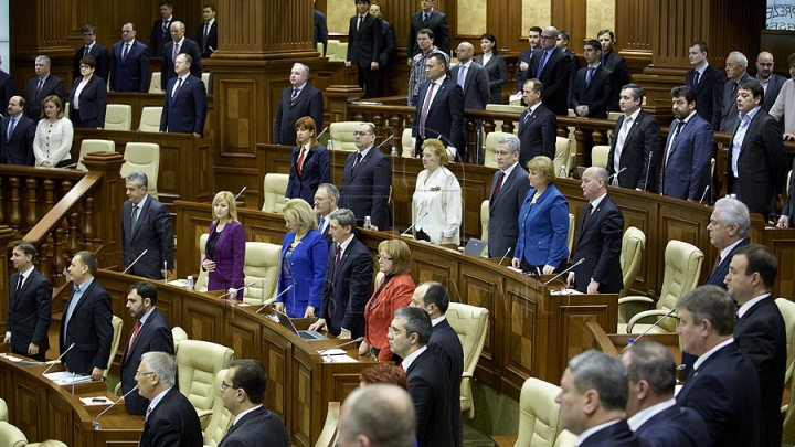 Prima şedinţă din acest an a Parlamentului, în 50 de FOTOGRAFII. Aşa au muncit deputaţii în sediul renovat