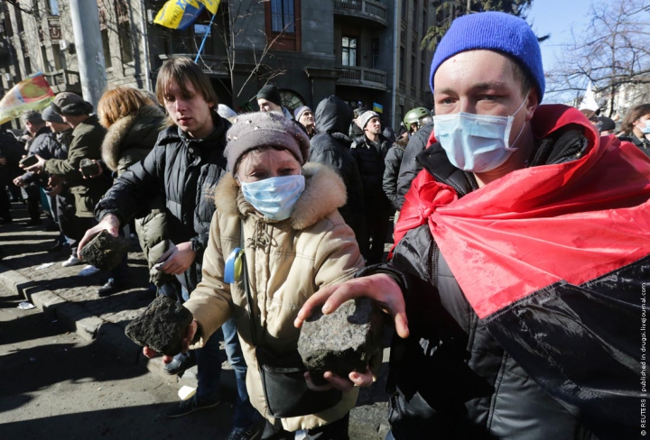 SÂNGE şi FOC pe străzile Kievului! Ucraina trăieşte cele mai NEGRE şi VIOLENTE zile din istoria sa recentă (GALERIE FOTO)