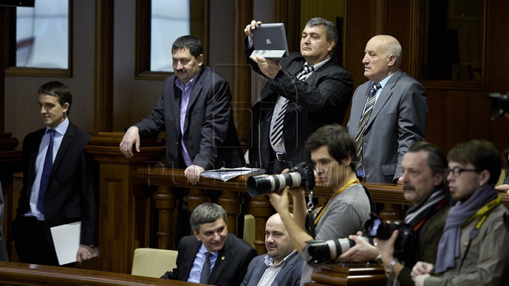 Prima şedinţă din acest an a Parlamentului, în 50 de FOTOGRAFII. Aşa au muncit deputaţii în sediul renovat