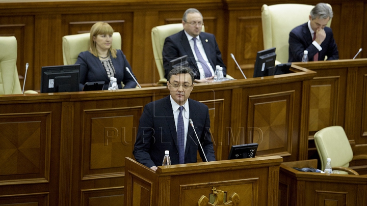 Prima şedinţă din acest an a Parlamentului, în 50 de FOTOGRAFII. Aşa au muncit deputaţii în sediul renovat