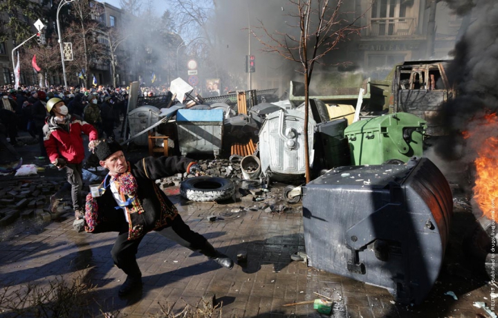 SÂNGE şi FOC pe străzile Kievului! Ucraina trăieşte cele mai NEGRE şi VIOLENTE zile din istoria sa recentă (GALERIE FOTO)