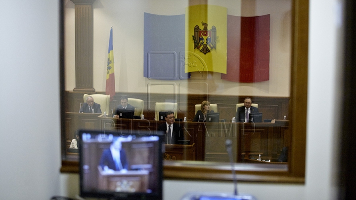 Prima şedinţă din acest an a Parlamentului, în 50 de FOTOGRAFII. Aşa au muncit deputaţii în sediul renovat