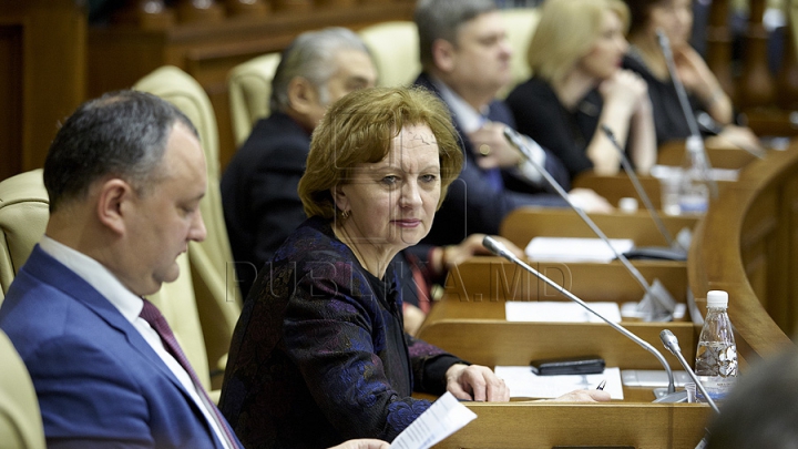 Prima şedinţă din acest an a Parlamentului, în 50 de FOTOGRAFII. Aşa au muncit deputaţii în sediul renovat