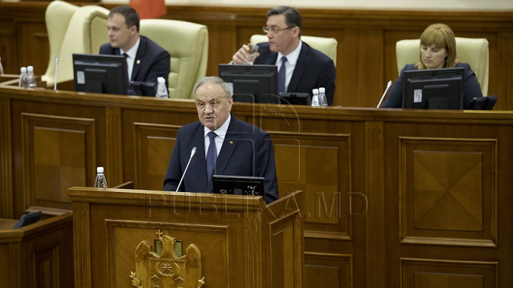 Prima şedinţă din acest an a Parlamentului, în 50 de FOTOGRAFII. Aşa au muncit deputaţii în sediul renovat