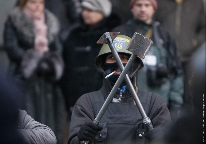 Kievul "POST-APOCALIPTIC": În timp ce manifestanţii continuă rezistenţa, BERCUT-ul le cere să meargă la lucru (FOTO)