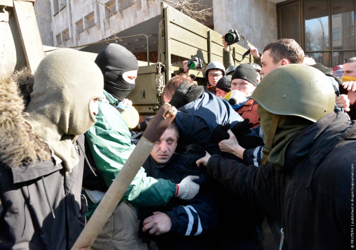 SÂNGE şi FOC pe străzile Kievului! Ucraina trăieşte cele mai NEGRE şi VIOLENTE zile din istoria sa recentă (GALERIE FOTO)