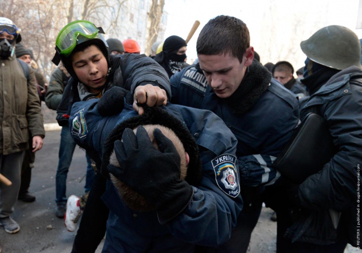 SÂNGE şi FOC pe străzile Kievului! Ucraina trăieşte cele mai NEGRE şi VIOLENTE zile din istoria sa recentă (GALERIE FOTO)