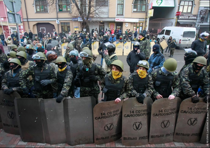 Kievul "POST-APOCALIPTIC": În timp ce manifestanţii continuă rezistenţa, BERCUT-ul le cere să meargă la lucru (FOTO)