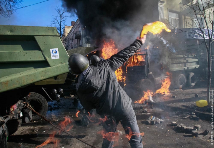 SÂNGE şi FOC pe străzile Kievului! Ucraina trăieşte cele mai NEGRE şi VIOLENTE zile din istoria sa recentă (GALERIE FOTO)