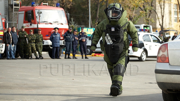 Alarmă falsă la Buiucani! Obuzul descoperit pe strada Ion Creangă este de fapt o bucată de clopot