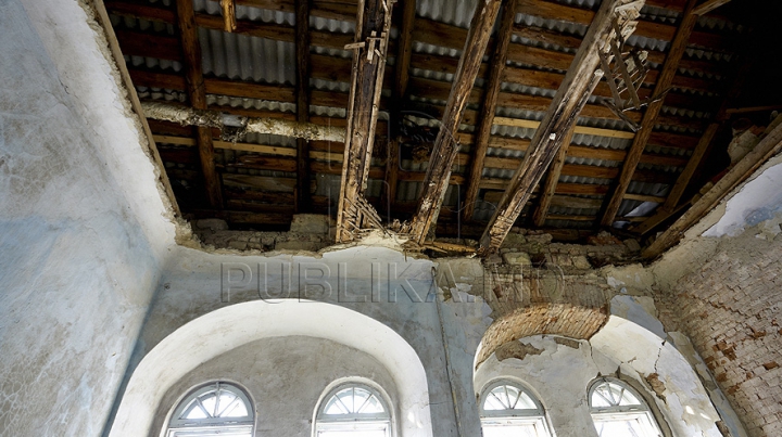 (GALERIE FOTO) Autorităţile au demarat lucrările de restaurare a conacului Manuc-Bei. Complexul îşi va deschide porţile la anul viitor