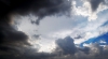 Meteorologii anunţă cer mai mult noros, ploi slabe şi vânt moderat