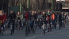 Promovează transportul ecologic: Mai mulţi tineri au făcut turul oraşului pe biciclete (VIDEO)