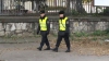"Tăt normal?" Doi carabinieri, SURPRINŞI în timp ce abia se ţineau pe picioare lângă un local de la Telecentru (VIDEO)