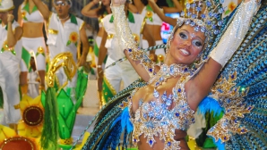 Spectacol plin de culoare la Rio de Janeiro! Dansatoarele samba au uimit turiştii prin coreografie şi nuditate