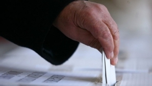 Secţiile de votare din Crimeea au fost deschise pentru referendumul recunoscut doar de ruşi