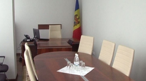 Unii deputaţi s-au mutat în birourile asistenţilor şi consilierilor din sediul renovat. "E mai comod, eram foarte înghesuiţi"