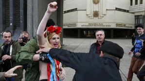 Două membre ale mişcării Femen au fost arestate la Simferopol