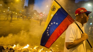 Protestele violente continuă în Venezuela. Mii de susţinători ai opoziţiei au ieşit pe străzile din Caracas 