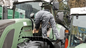 Tractoristul tupeist. IATĂ ce face conducătorul unui autovehicul pe viaductul din Chişinău