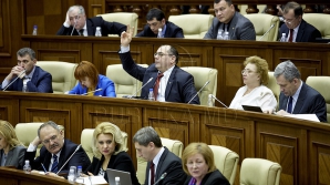 Limbaj de ales al poporului: "De ce râdeţi, debililor?"