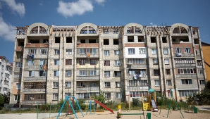 (VIDEO) Mai multe persoane au căzut în capcana escrocilor imobiliari. Victimele au ajuns pe drumuri sau şi-au pus capăt zilelor