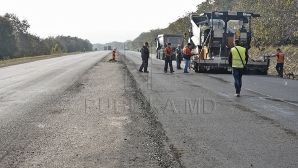 Ministerul Transporturilor a semnat noi contracte pentru reparaţia unor trasee naţionale