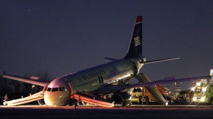 Decolare de groază în SUA: Peste 150 de oameni au fost evacuaţi de urgenţă de la bordul unui avion (VIDEO)