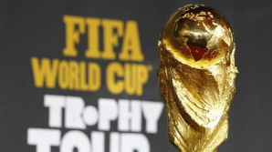 Trofeul Cupei Mondiale a ajuns şi la Paris! La eveniment a participat fostul fotbalist brazilian Pele (VIDEO)