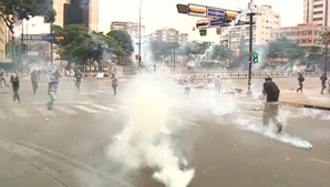 Încă o femeie a murit în timpul unor noi confruntări în Venezuela